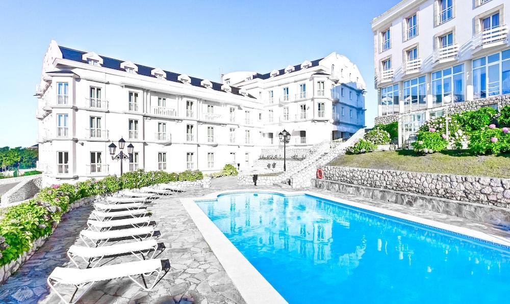 Gran Hotel Suances Exteriör bild