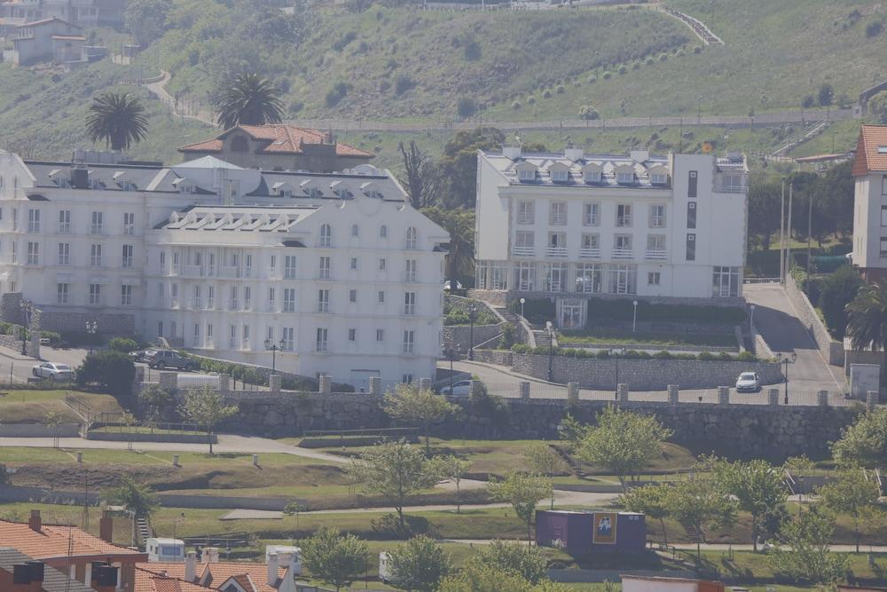 Gran Hotel Suances Exteriör bild
