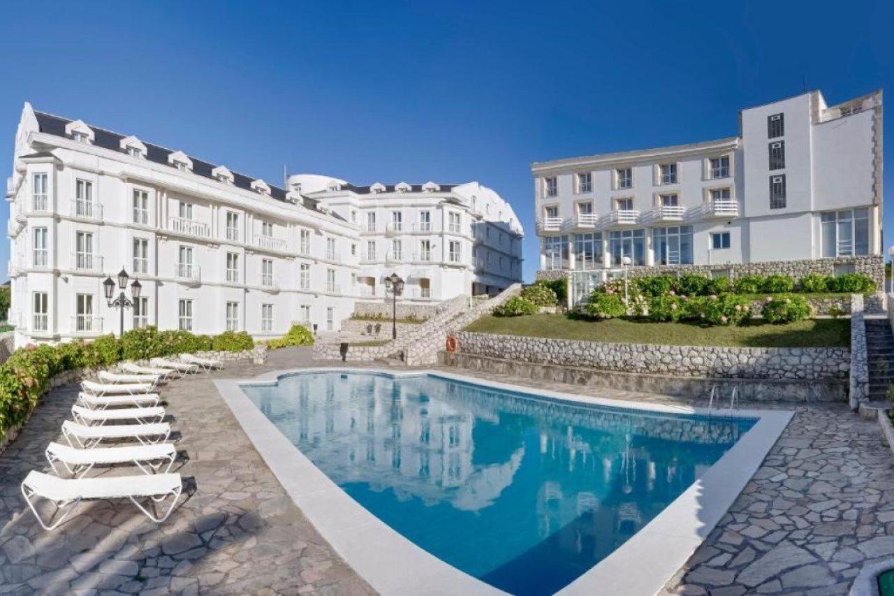 Gran Hotel Suances Exteriör bild