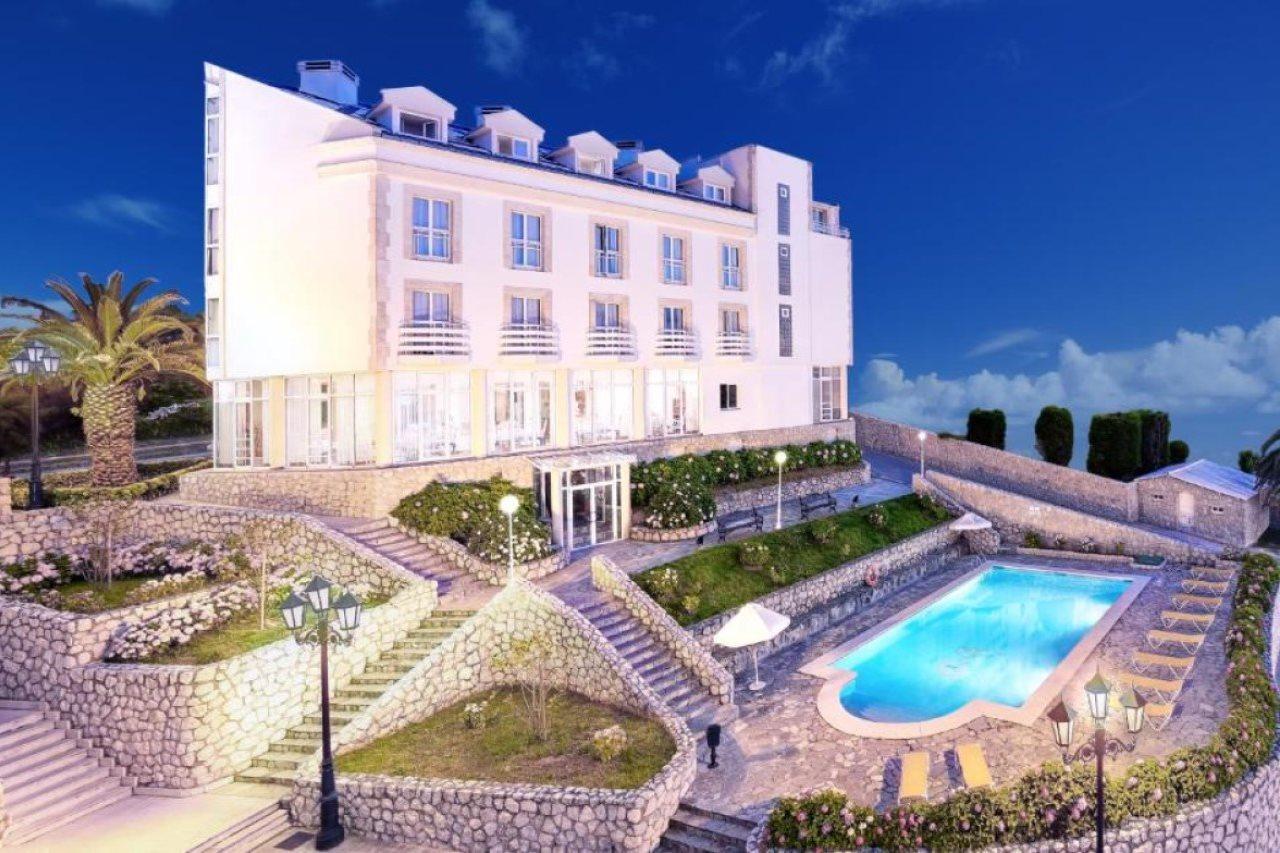 Gran Hotel Suances Exteriör bild