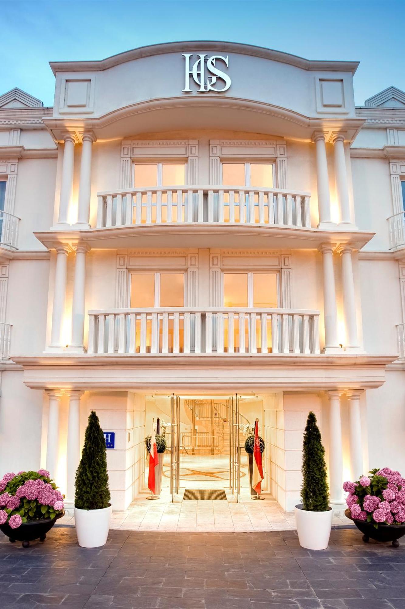 Gran Hotel Suances Exteriör bild